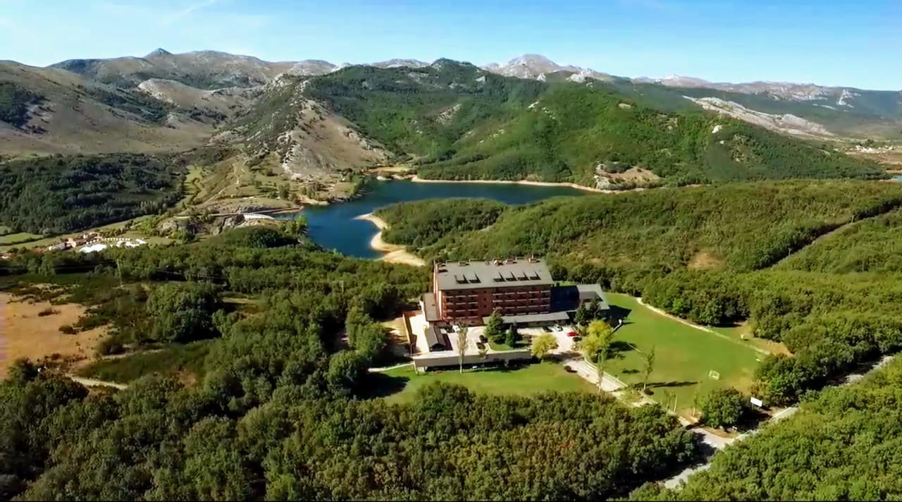 Parador De Cervera De Pisuerga Exterior foto