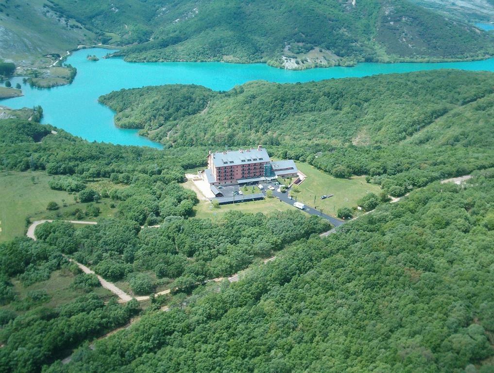 Parador De Cervera De Pisuerga Exterior foto